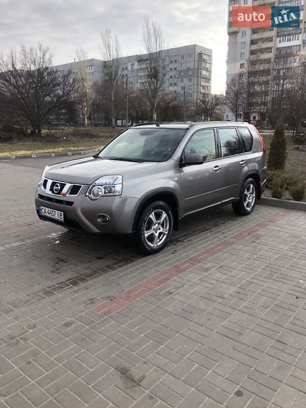 Внедорожник / Кроссовер Nissan X-Trail 2014 в 