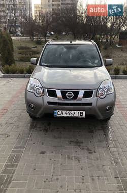 Внедорожник / Кроссовер Nissan X-Trail 2014 в 