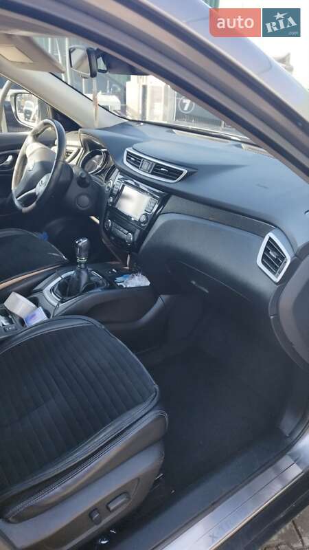 Позашляховик / Кросовер Nissan X-Trail 2016 в Чернівцях