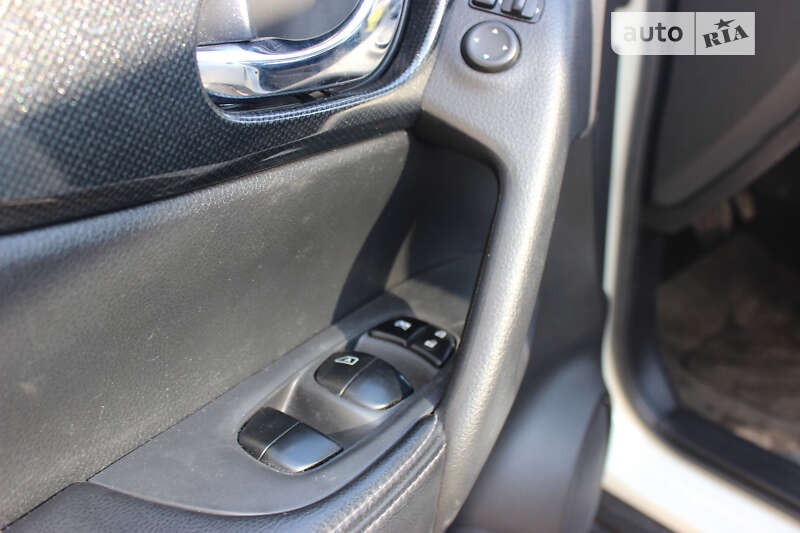 Позашляховик / Кросовер Nissan X-Trail 2015 в Дунаївцях