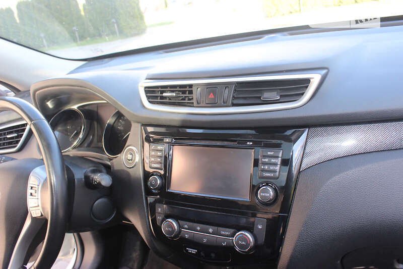 Позашляховик / Кросовер Nissan X-Trail 2015 в Дунаївцях