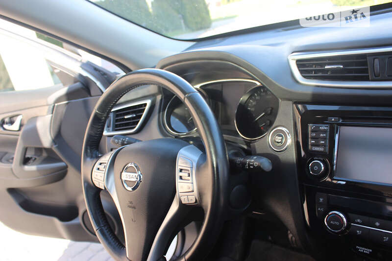 Позашляховик / Кросовер Nissan X-Trail 2015 в Дунаївцях