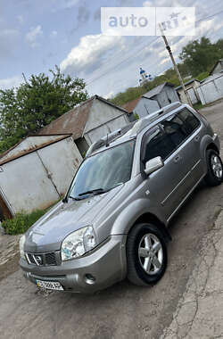 Внедорожник / Кроссовер Nissan X-Trail 2004 в Черновцах