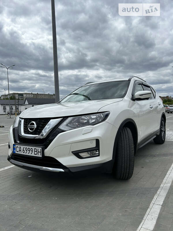 Внедорожник / Кроссовер Nissan X-Trail 2017 в Умани