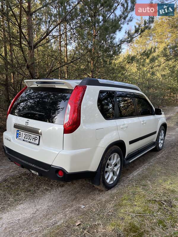 Внедорожник / Кроссовер Nissan X-Trail 2011 в Зенькове