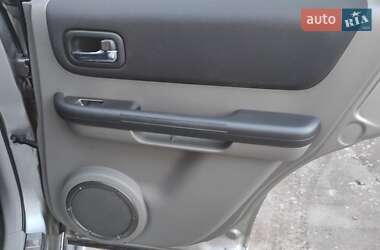 Внедорожник / Кроссовер Nissan X-Trail 2004 в 