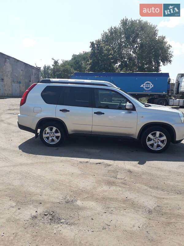 Внедорожник / Кроссовер Nissan X-Trail 2010 в Полтаве