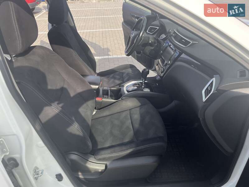 Внедорожник / Кроссовер Nissan X-Trail 2016 в Калуше