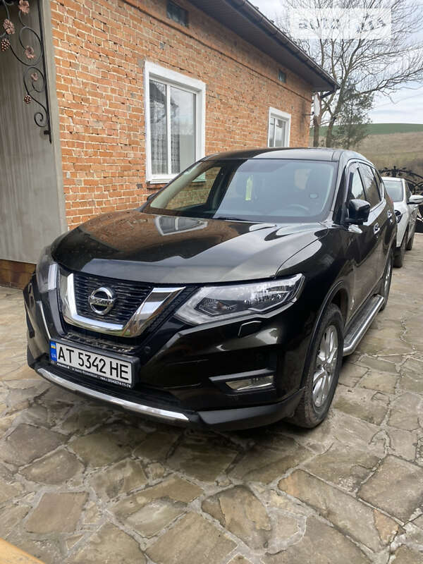 Позашляховик / Кросовер Nissan X-Trail 2018 в Монастириській