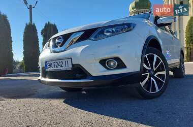 Внедорожник / Кроссовер Nissan X-Trail 2016 в Дубно