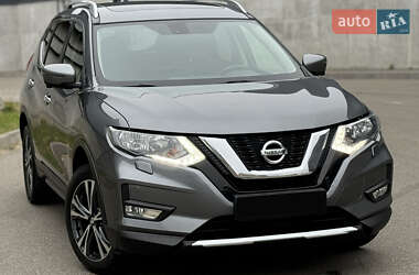 Внедорожник / Кроссовер Nissan X-Trail 2017 в 