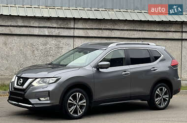 Внедорожник / Кроссовер Nissan X-Trail 2017 в 