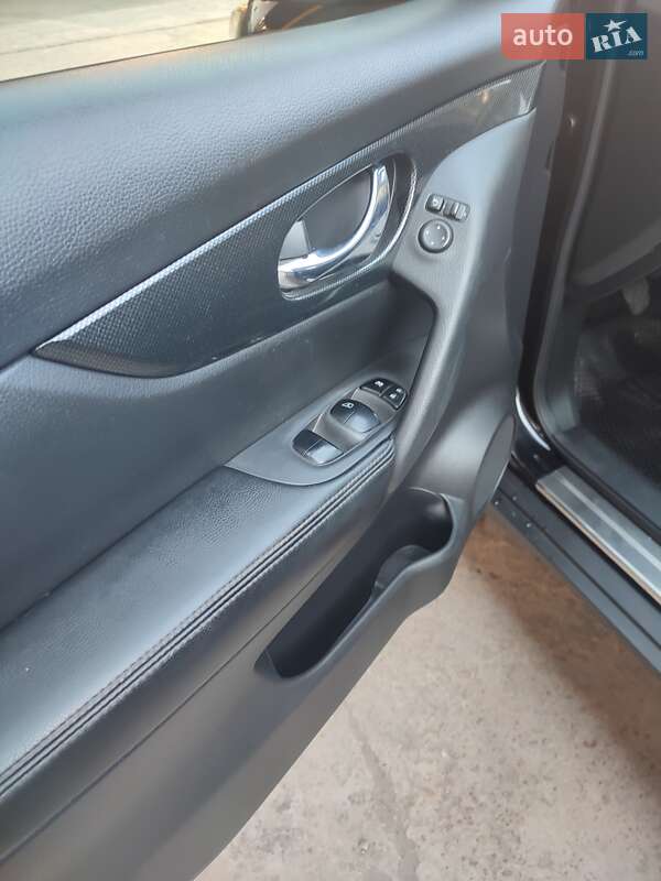 Позашляховик / Кросовер Nissan X-Trail 2014 в Десні