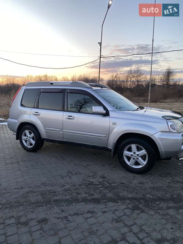 Позашляховик / Кросовер Nissan X-Trail 2005 в Новояворівську