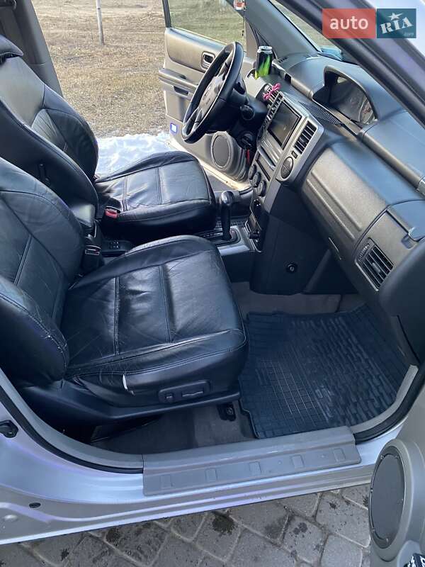 Позашляховик / Кросовер Nissan X-Trail 2005 в Новояворівську