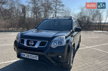Позашляховик / Кросовер Nissan X-Trail 2011 в 