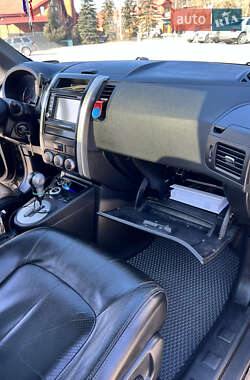 Позашляховик / Кросовер Nissan X-Trail 2011 в 