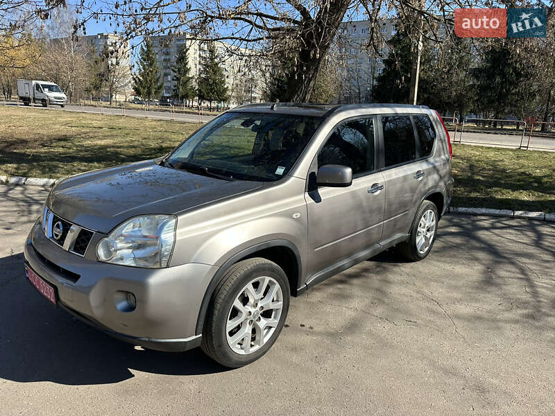 Внедорожник / Кроссовер Nissan X-Trail 2010 в 