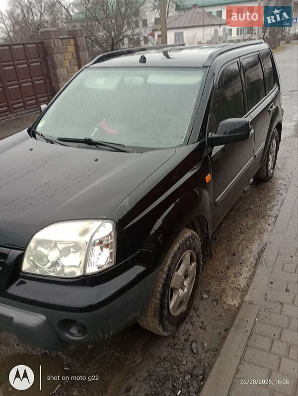 Позашляховик / Кросовер Nissan X-Trail 2002 в Києві