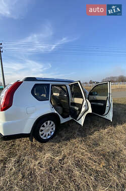 Позашляховик / Кросовер Nissan X-Trail 2012 в 