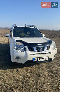 Позашляховик / Кросовер Nissan X-Trail 2012 в 