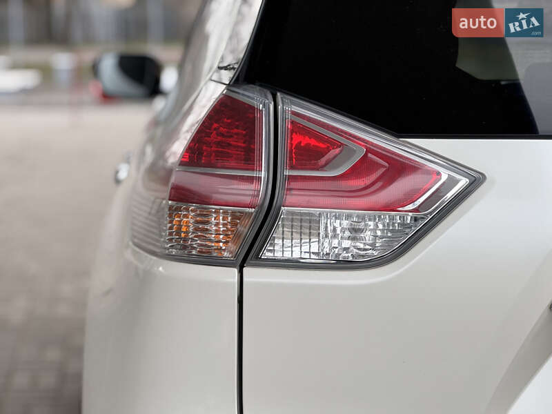 Позашляховик / Кросовер Nissan X-Trail 2017 в Дніпрі