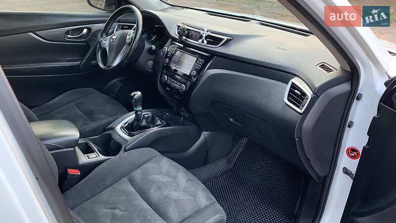 Внедорожник / Кроссовер Nissan X-Trail 2016 в Ровно