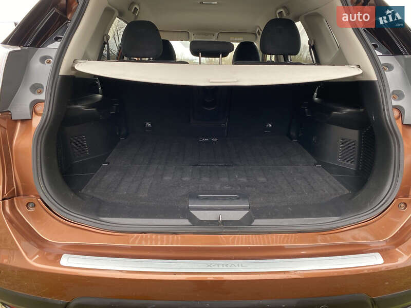 Внедорожник / Кроссовер Nissan X-Trail 2016 в Калуше