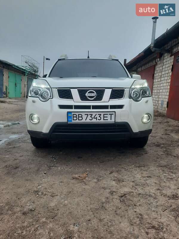 Внедорожник / Кроссовер Nissan X-Trail 2012 в 