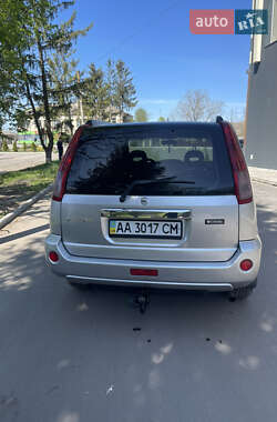 Внедорожник / Кроссовер Nissan X-Trail 2006 в 