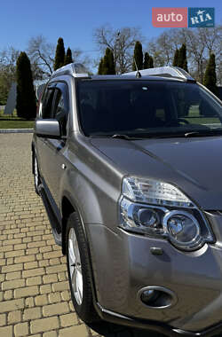 Позашляховик / Кросовер Nissan X-Trail 2011 в 
