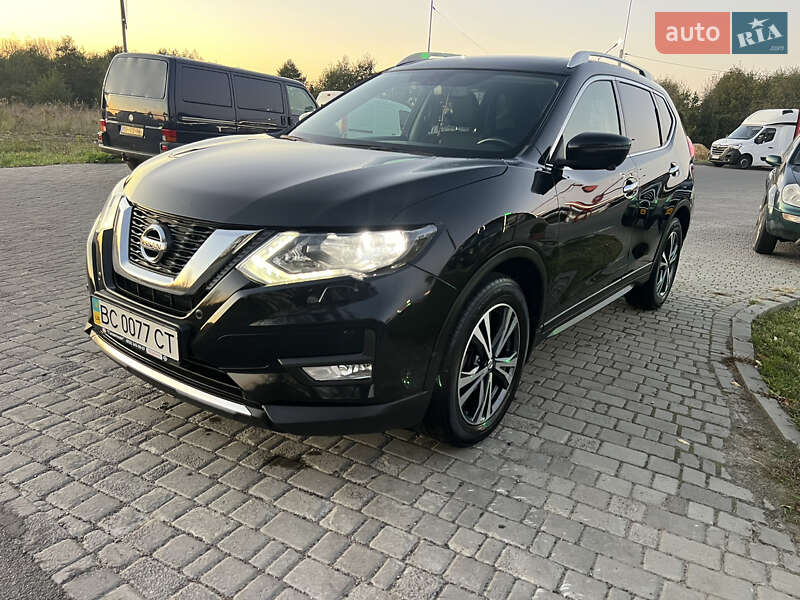 Внедорожник / Кроссовер Nissan X-Trail 2017 в 