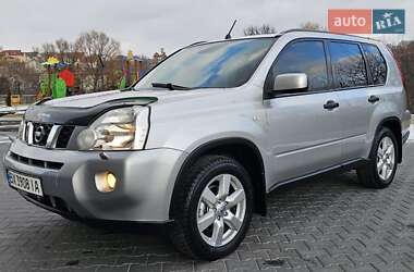 Позашляховик / Кросовер Nissan X-Trail 2010 в 