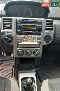 Позашляховик / Кросовер Nissan X-Trail 2004 в 
