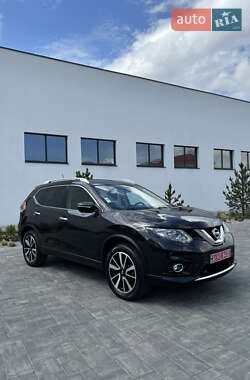 Внедорожник / Кроссовер Nissan X-Trail 2017 в 