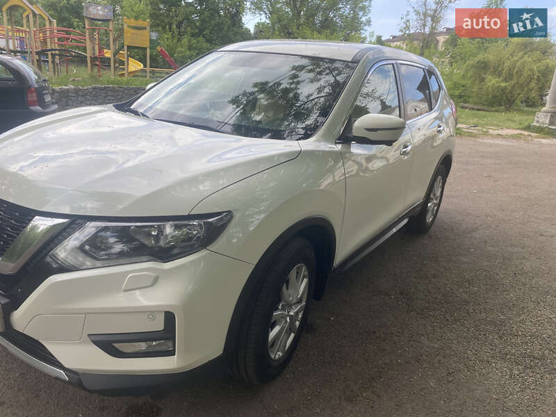 Позашляховик / Кросовер Nissan X-Trail 2017 в Коростишеві