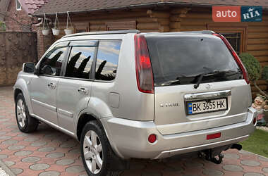 Внедорожник / Кроссовер Nissan X-Trail 2006 в 