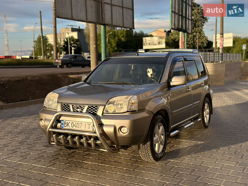 Внедорожник / Кроссовер Nissan X-Trail 2004 в Ровно