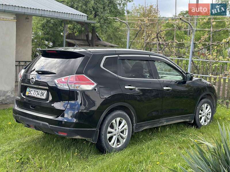 Позашляховик / Кросовер Nissan X-Trail 2015 в Жовкві