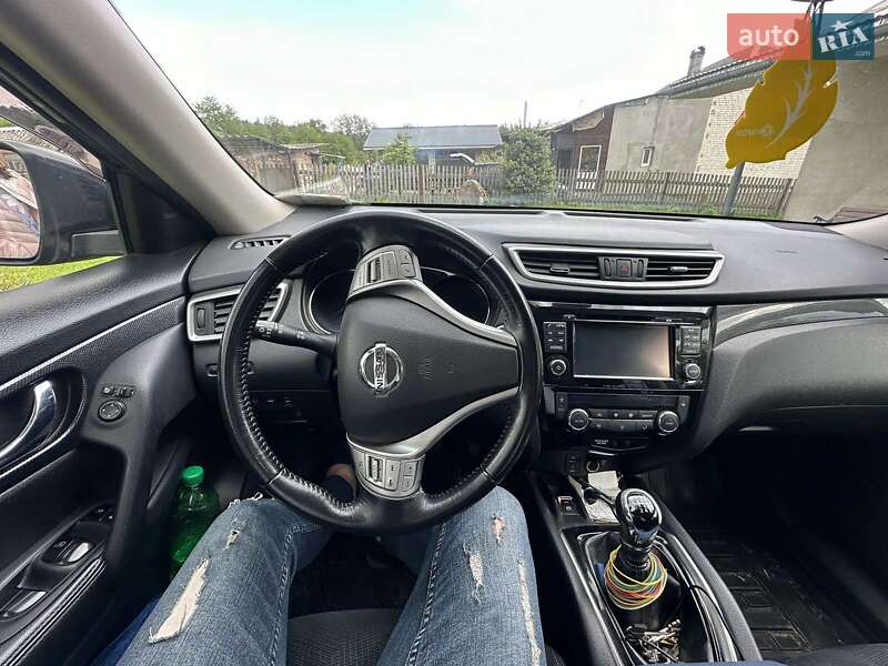 Позашляховик / Кросовер Nissan X-Trail 2015 в Жовкві