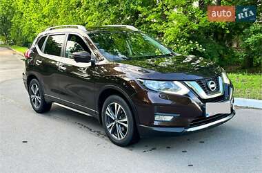 Внедорожник / Кроссовер Nissan X-Trail 2017 в 