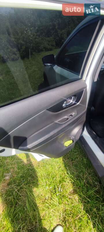 Позашляховик / Кросовер Nissan X-Trail 2018 в Городку