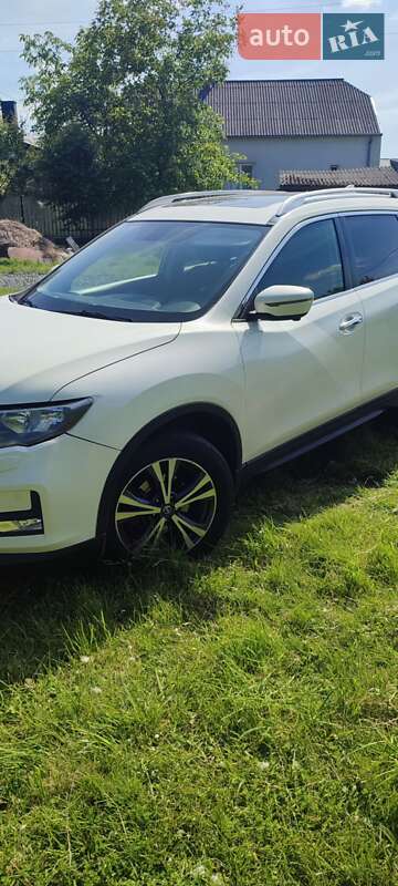 Позашляховик / Кросовер Nissan X-Trail 2018 в Городку