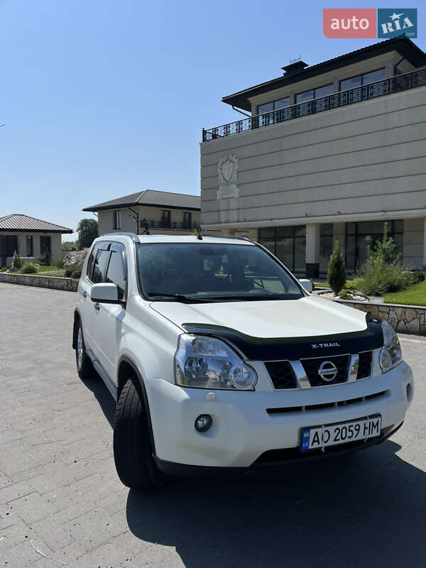 Внедорожник / Кроссовер Nissan X-Trail 2010 в 