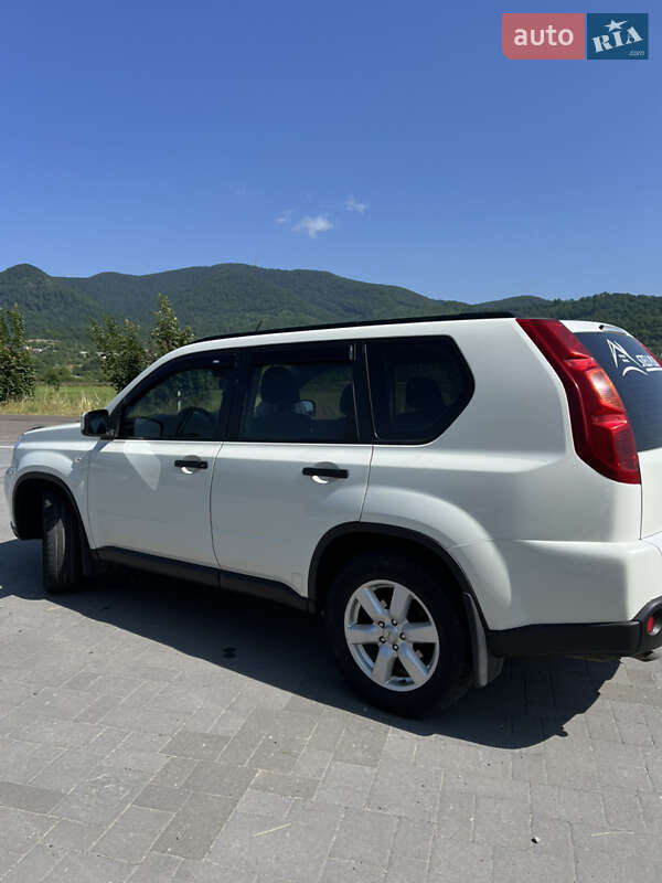 Внедорожник / Кроссовер Nissan X-Trail 2010 в Иршаве