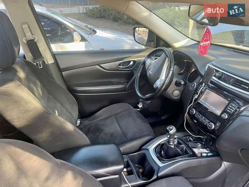 Позашляховик / Кросовер Nissan X-Trail 2015 в Кам'янському