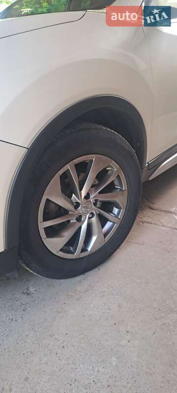 Позашляховик / Кросовер Nissan X-Trail 2014 в Івано-Франківську