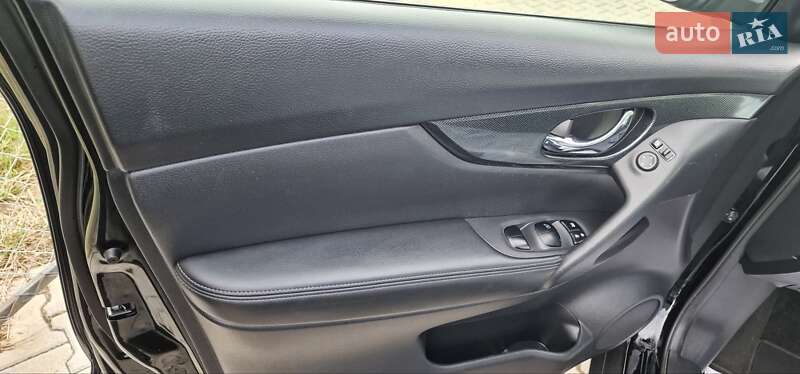 Внедорожник / Кроссовер Nissan X-Trail 2017 в Черновцах