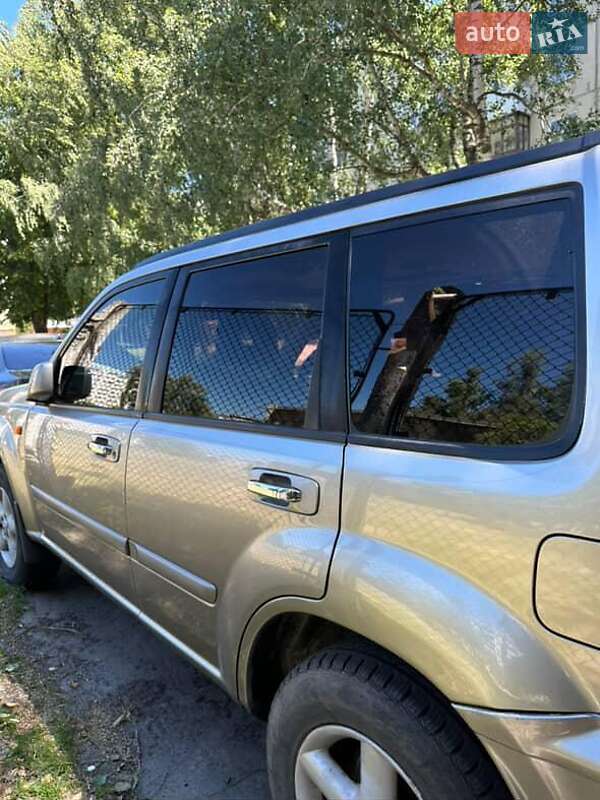 Позашляховик / Кросовер Nissan X-Trail 2003 в Звягелі