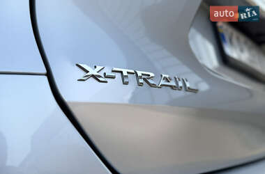 Позашляховик / Кросовер Nissan X-Trail 2016 в 